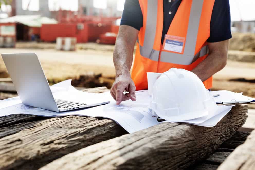 Managing Construction Projects Efficiently – Best Practices for Contractors & Site Managers by Majestic Construction